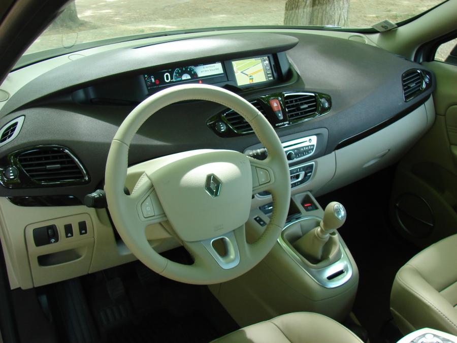 Торпедо Renault Scenic 2009 года  (фото 15 из 44)